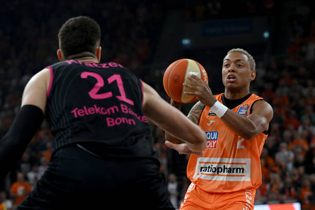 拼抢篮板 拼抢篮板