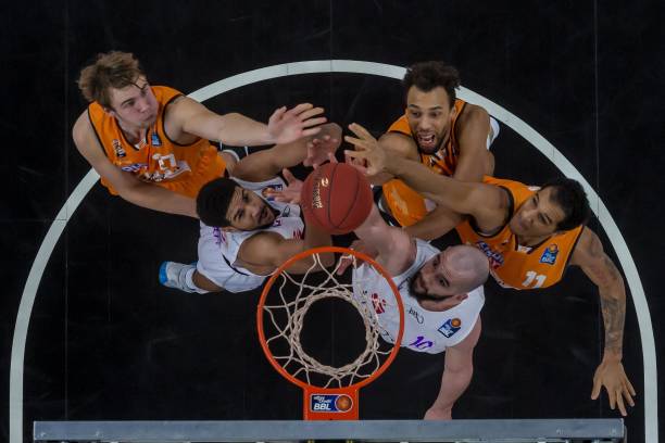 老鹰的自救 老鹰的自救